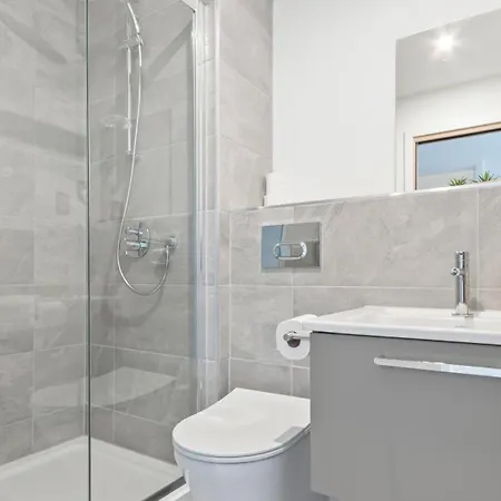 With Gym - Close To Minister * York